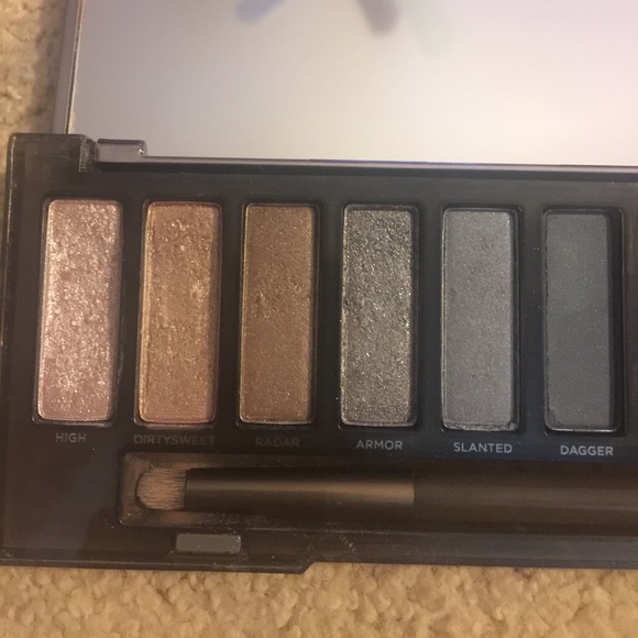 Urban Decay Naked Smoky Palette - Picture 3 of 4